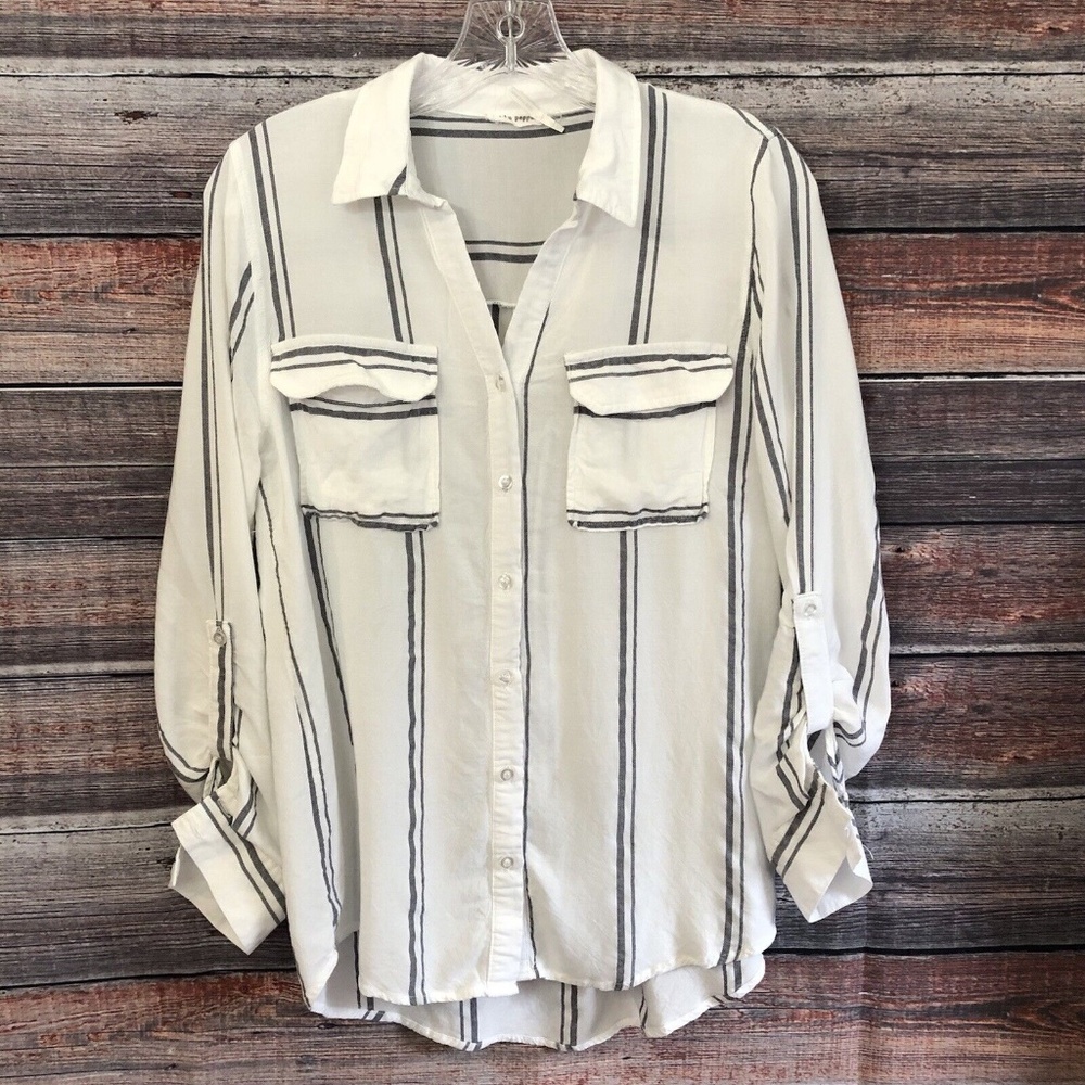 Buckle Blu Pepper Size Medium White Gray Striped Button Down Top